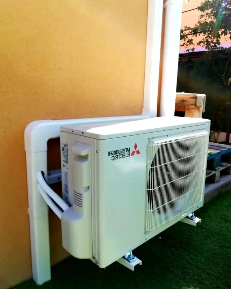 Entretien d'un climatiseur Mitsubishi en façade