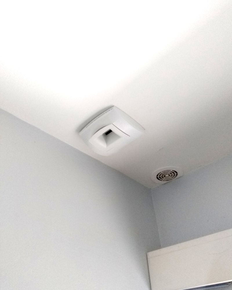 Bouche VMC invisible dans cuisine